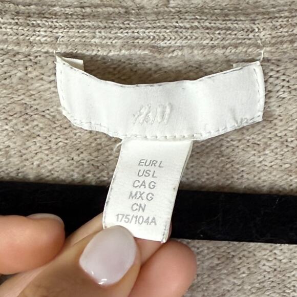 H&M V-Neck Oversized Pullover Sweater Women's L Oat Cream Side Slits - Picture 3 of 6